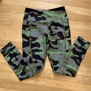 ZYIA 7/8 Light n Tight pocket Camo Leggings
